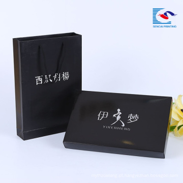 China fabricantes personalizado design elegante preto Roupas Embalagem Caixa de papel